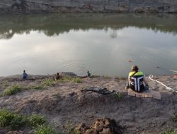 Perahu Karam di Tengah Danau Tambang PT BBE, Satu Orang Pemancing Tenggelam