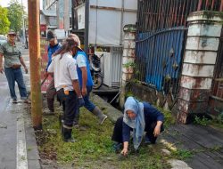 Dukung Pemkot Antisipasi Banjir, Kecamatan Sungai Pinang Gelar Gotong Royong Bersihkan Parit