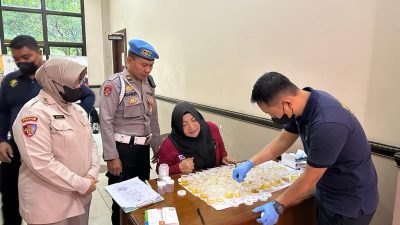 Puluhan Personel Polda Kaltim Ikuti Tes Urine