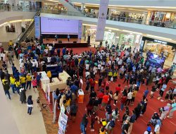 Astra Samarinda Gelar Funwalk dan Bagi-bagi DoorPrize di HUT ke-66
