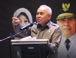 Isran Noor Serahkan Sertifikat PROPER Untuk 98 Perusahaan