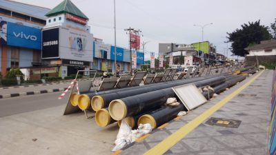 Tumpukan Pipa Gas Di Turunan Muara Rapak Disorot