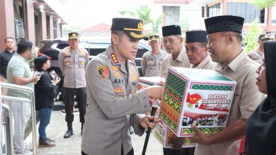 Bhabinkamtibmas Bagikan Sembako ke 59 Kelurahan di Samarinda