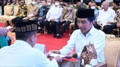 Jokowi Imbau Umat Muslim Dapat Tunaikan Zakat di Baznaz