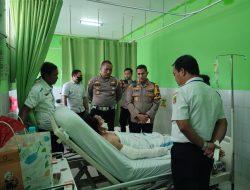Korban Ledakan Jeriken Mobil Pengetap BBM Dibesuk Kadisdamkar, Kapolresta serta Kalak BPBD Kota Samarinda