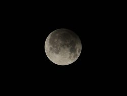 Gerhana Penumbra Semalam Diabadikan Fotografer Samarinda