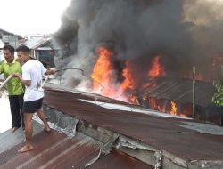 Pasar Kedondong Membara, 2 Rumah Tunggal dan Bangsalan 20 Pintu Rata Dengan Tanah