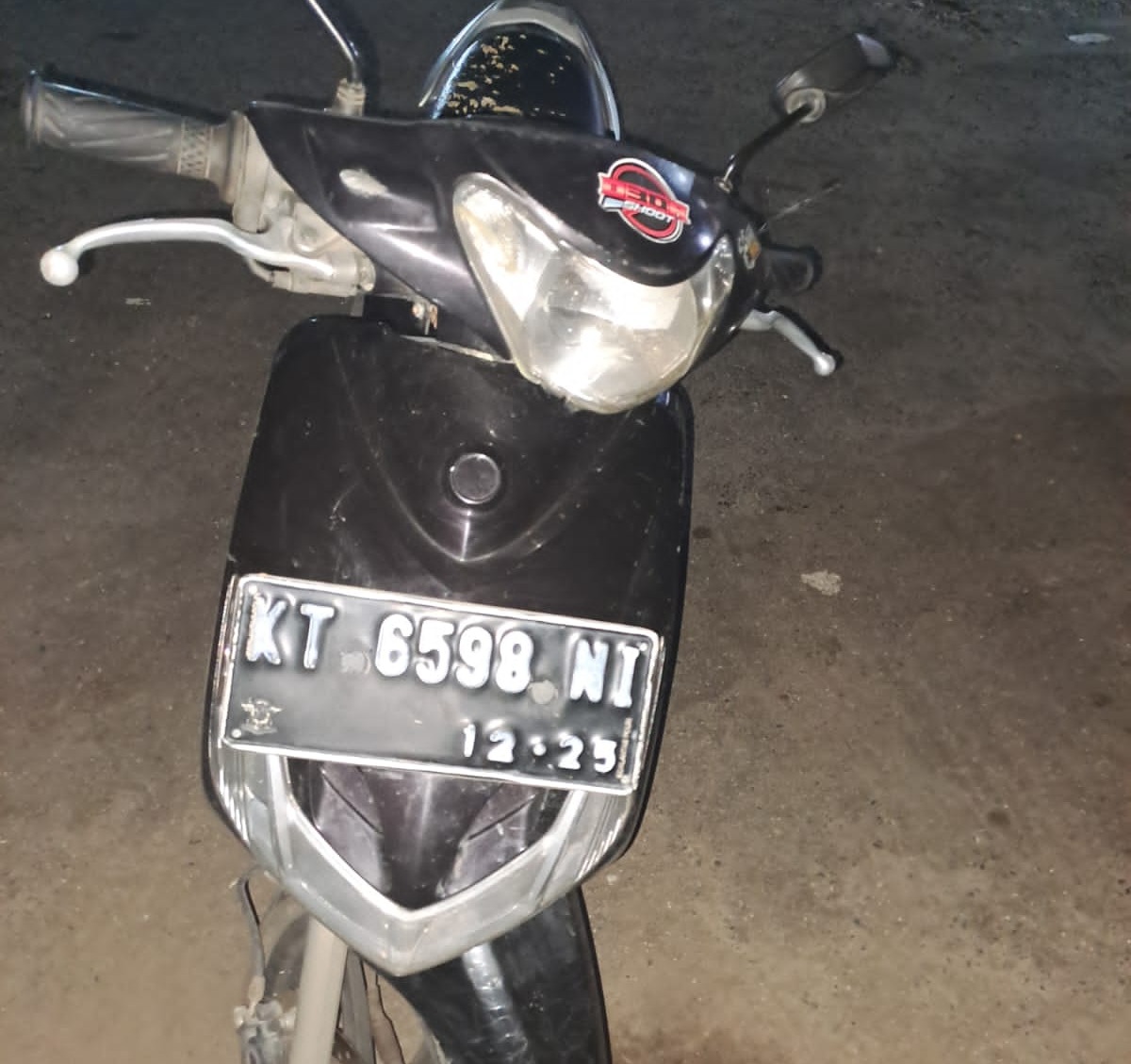 Barang bukti motor Yamaha Mio warna hitam KT 6598 NI yang berhasil diamankan dari tangan pelaku curanmor, Akbar Sanjaya. Ft. Reskrim Polresta Samarinda.