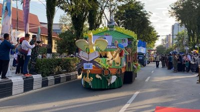 Pawai Ta’aruf MTQ ke-44 Kaltim Di Balikpapan Berlangsung Meriah