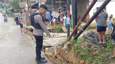 Truk Muatan Semen Diduga Blong Tabrak 3 Mobil 1 Orang Tewas