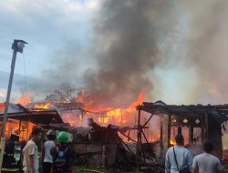 Diduga Korsleting Listrik, Pemukiman Padat Penduduk di Gang Amal Berau Terbakar