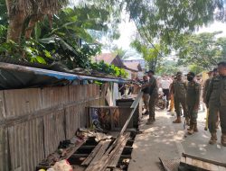 Satpol PP Samarinda Tertibkan 25 Bangunan Ilegal di Jalan Teuku Umar