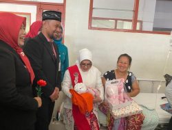 TP PKK Berau Beri Bingkisan Kepada Bayi Lahir 17 Agustus