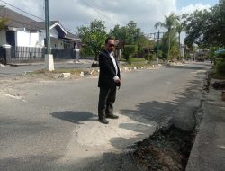 Fasum Rusak, Iman Minta Kontraktor DAS Ampal Bertanggungjawab