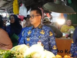 Akmal Malik Sidak Pasar Samarinda Pantau Harga Bapokting