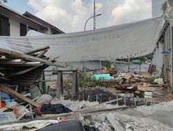 Dinding Pembatas Hotel Mercure-Gang Rombong Dirobohkan Mandiri