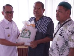 Wawali Samarinda Bagikan Beras CPP di Kecamatan Sungai Pinang