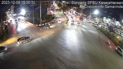 Antrean Panjang Kendaraan Isi Pertalite di Samarinda Padati Jalur ke SPBU