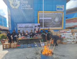 DJBC Kalbagtim Musnahkan Rokok Ilegal dan Minuman Alkohol