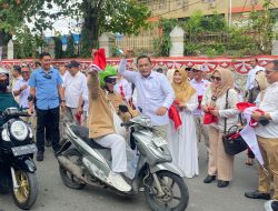 Wagub Kaltim Pimpin Pembagian 500 Bendera Merah Putih di Samarinda