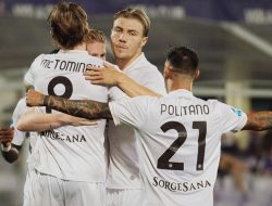 Napoli Taklukkan Fiorentina 3-1