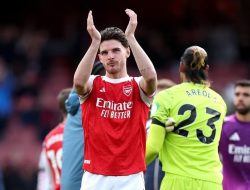 Bekuk West Ham, Arsenal Kudeta Liverpool