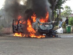 Mobil di Parkiran Gereja Ludes Beserta Uang Tunai Rp30 Juta