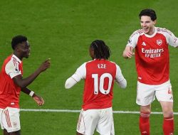 Hattrick Eze Buat Arsenal Nyaman di Puncak
