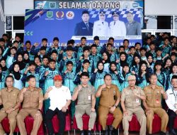 Lepas Kontingen POPDA XVII, Hendratno Optimistis Berau Raih Prestasi