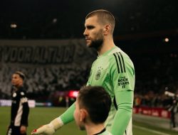 Debut “Paes” sang Kiper Timnas Indonesia di Ajax