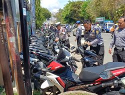 Parkir di Jalur Pejalan Kaki, Puluhan Motor Pelajar Ditempeli Stiker Pelanggaran