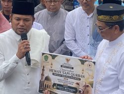 Rudy Serahkan Sapi Kurban Bantuan Presiden ke Masjid Islamic Center Samarinda