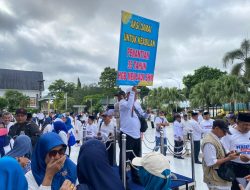 Ratusan Warga Perumahan Korpri Loa Bakung Datangi Kantor Gubernur Kaltim