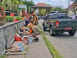 Satpol PP Samarinda Sita Gerobak hingga Tenda Dagangan PKL Sekitaran RSUD AWS