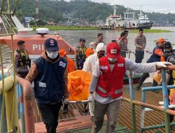 Mayat Pria Bertato Ditemukan Mengapung di Sungai Mahakam