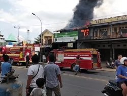Ruko di Samarinda Dilalap Api