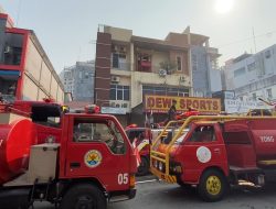 Toko Olahraga di Samarinda Terbakar