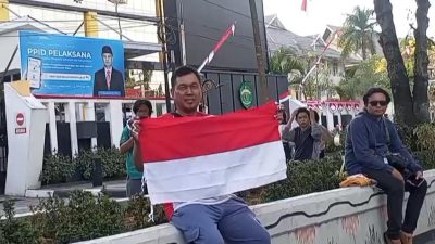 Bangkitkan Semangat Nasionalisme, Pemkot Samarinda Bagikan 1.000 Bendera