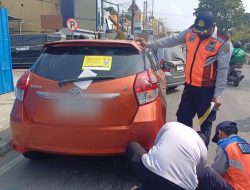 Parkir Sembarangan, 15 Ban Kendaraan Digembosi