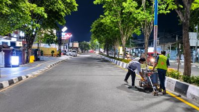 BBPJN Kaltim Lakukan Pemasangan Marka Jalan di Jalan Juanda Samarinda