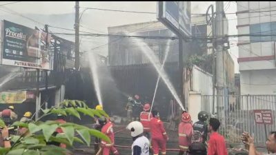 2 Bangunan Usaha di Samarinda Ludes Terbakar