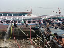 Kapal Wisata KM Cahaya Nur Muhammad Ditemukan Nyaris Tenggelam
