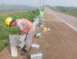 BBPJN Kaltim Lakukan Perbaikan Guardrail dan Pengecoran Bahu Jalan di Ruas 1 Usiran